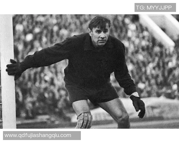 在足球巨星心目中被公认为最强王者的传奇球员是谁