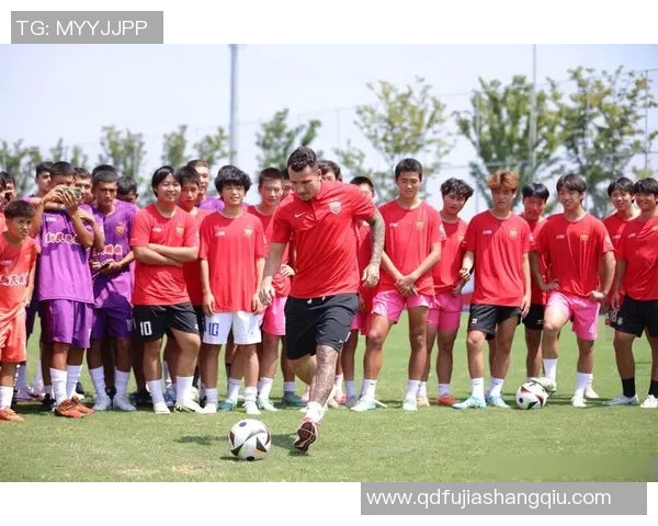 球星足球技巧大揭秘:掌控左右脚的神奇力量与应用