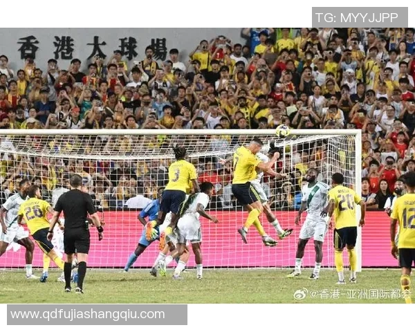 足球巨星赛场瞬间囧态合集展现真实一面