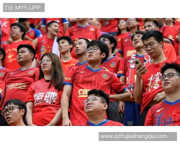 足球巨星如何影响球迷认知与社会文化变迁的深度解析 足球巨星如何影响球迷认知与社会文化变迁的深度解析